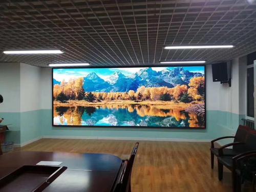 免费小视频黄色小电影 浅谈户外小间距LED显示屏的必然发展趋势.jpg